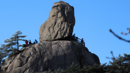 黄山奇石狮子抢球 黄山奇石图片狮子抢球